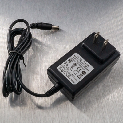 3.7V 1A Li-ion smart charger with 2.1mm plug