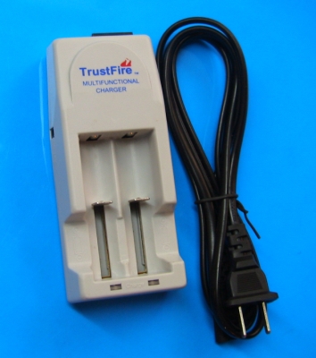 TrustFire TR-001 All-in-One Charger